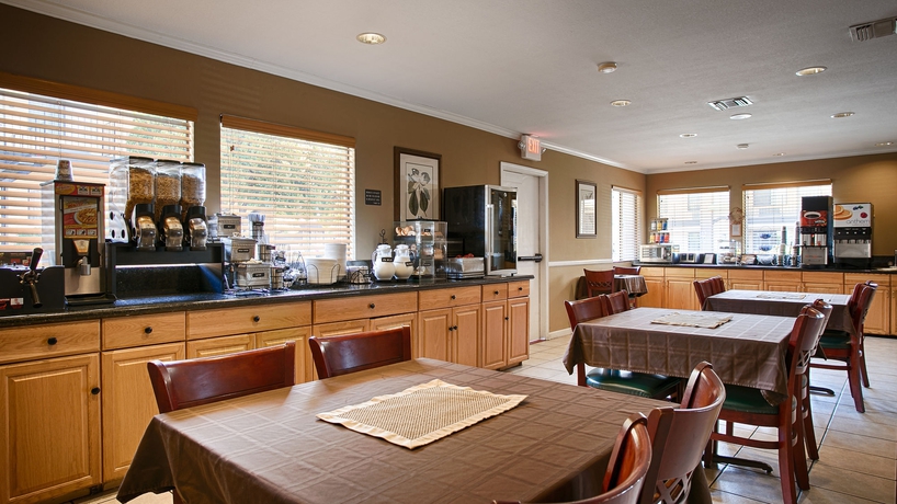 Imagen del bar/restaurante del Hotel Best Western Roseville Inn. Foto 3