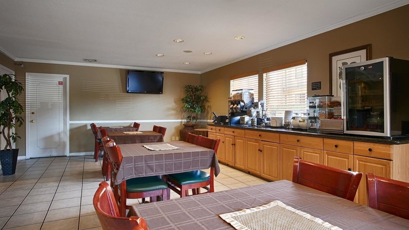 Imagen del bar/restaurante del Hotel Best Western Roseville Inn. Foto 4