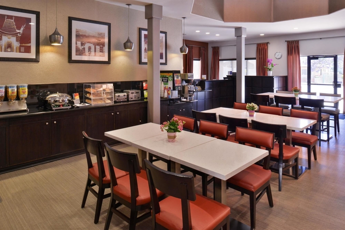 Imagen del bar/restaurante del Hotel Best Western Royal Palace Inn & Suites. Foto 5