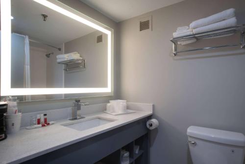 Imagen de la habitación del Hotel Best Western Rutgers University Hotel. Foto 20
