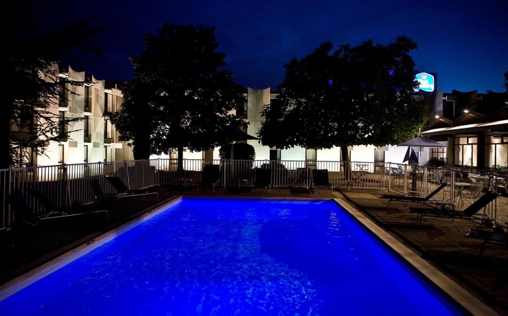 Imagen de la piscina del Hotel Best Western Saint-Etienne Porte du Forez. Foto 10