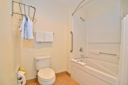 Imagen de la habitación del Hotel Best Western Salinas Monterey. Foto 7