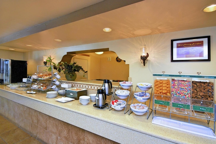Imagen del bar/restaurante del Hotel Best Western San Dimas Hotel and Suites. Foto 3