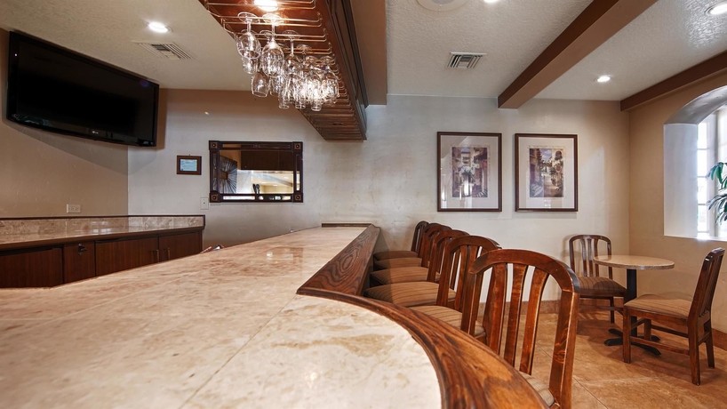 Imagen del bar/restaurante del Hotel Best Western San Dimas Hotel and Suites. Foto 4