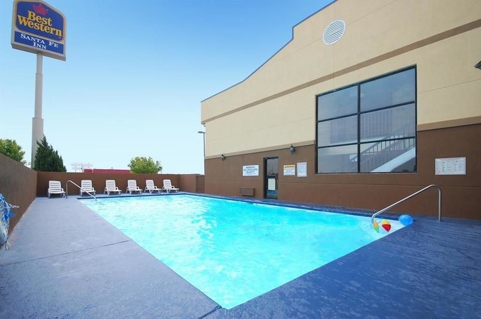 Imagen de la piscina del Hotel Best Western Santa Fe. Foto 16