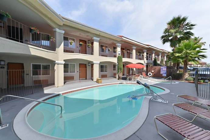 Imagen de la piscina del Hotel Best Western Santee Lodge. Foto 17