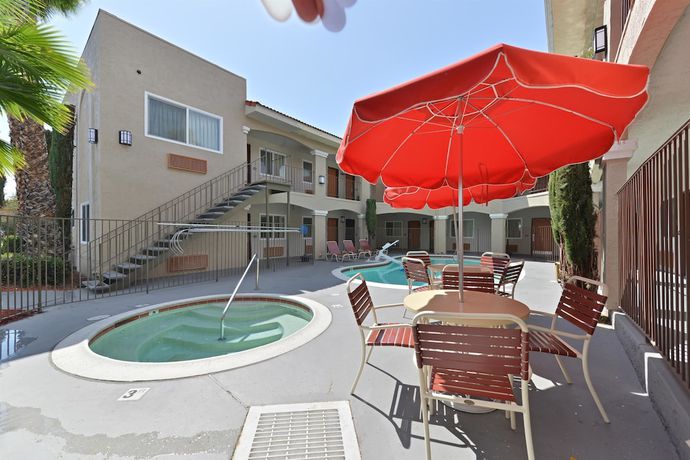 Imagen de la piscina del Hotel Best Western Santee Lodge. Foto 19