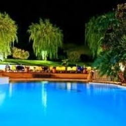 Imagen de la piscina del Hotel Best Western Sevan Parc. Foto 6