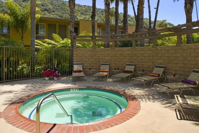 Imagen de la piscina del Hotel Best Western Seven Seas. Foto 10