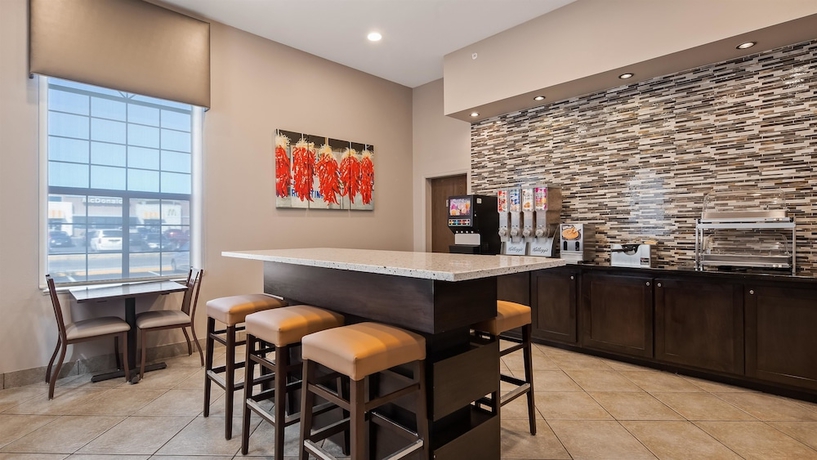 Imagen del bar/restaurante del Hotel Best Western Socorro and Suites. Foto 6