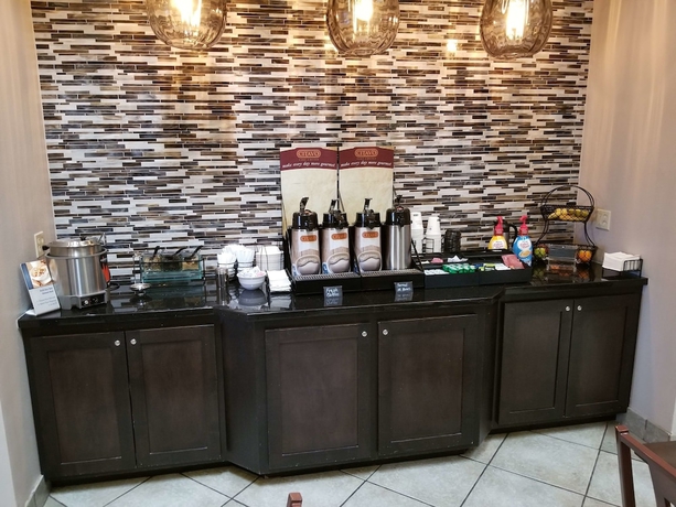 Imagen del bar/restaurante del Hotel Best Western Socorro and Suites. Foto 7