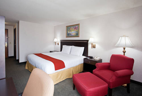 Imagen de la habitación del Hotel Best Western St. Clairsville Inn and Suites. Foto 5