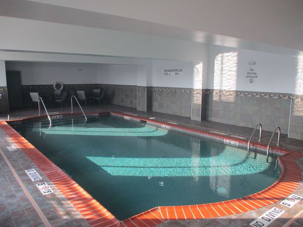 Imagen de la piscina del Hotel Best Western St. Louis Airport North and Suites. Foto 19