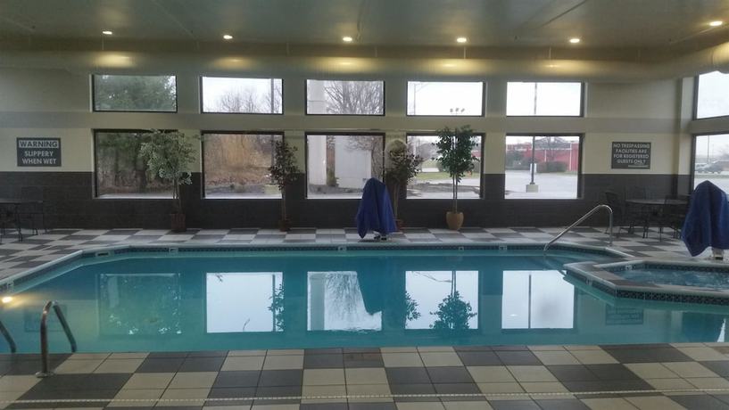 Imagen de la piscina del Hotel Best Western Suites. Foto 18