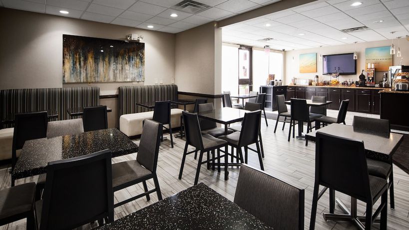 Imagen del bar/restaurante del Hotel Best Western Suites. Foto 4