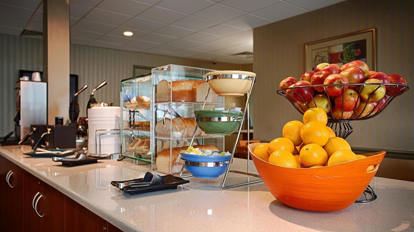 Imagen del bar/restaurante del Hotel Best Western Summit Inn. Foto 2