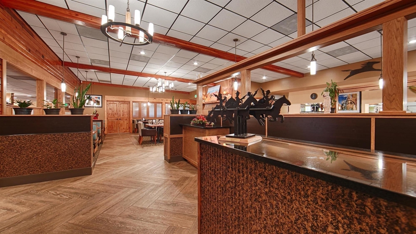 Imagen del bar/restaurante del Hotel Best Western Sunset Inn. Foto 4