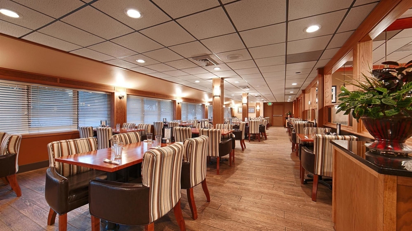 Imagen del bar/restaurante del Hotel Best Western Sunset Inn. Foto 5