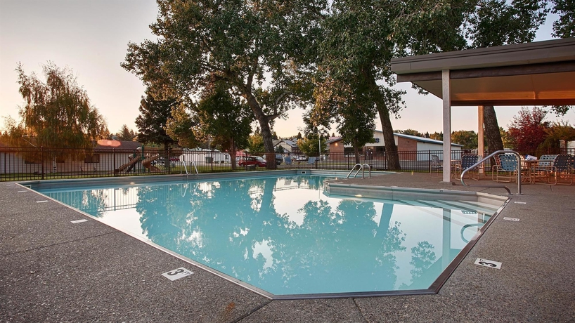 Imagen de la piscina del Hotel Best Western Sunset Inn. Foto 16