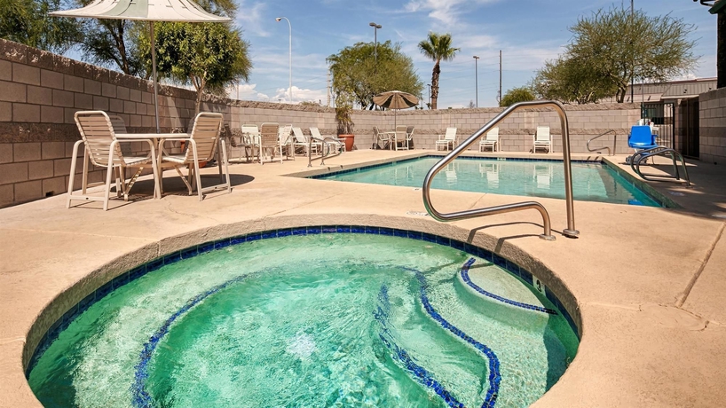 Imagen de la piscina del Hotel Best Western Superstition Springs Inn and Suites. Foto 14