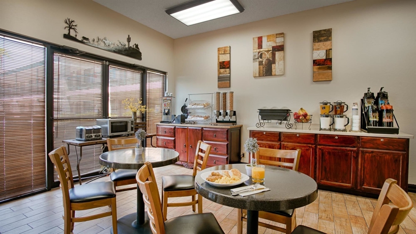 Imagen del bar/restaurante del Hotel Best Western Superstition Springs Inn and Suites. Foto 2