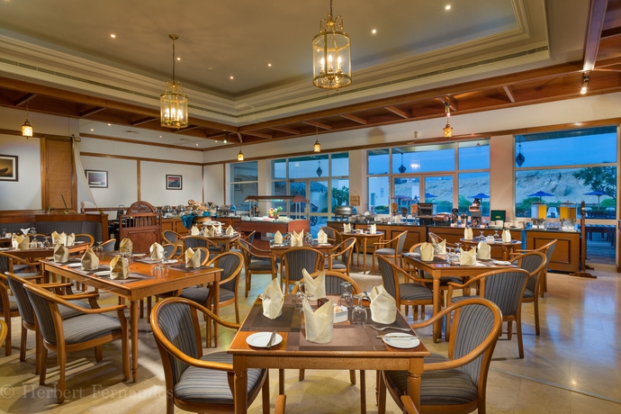 Imagen del bar/restaurante del Hotel Best Western Sur. Foto 2