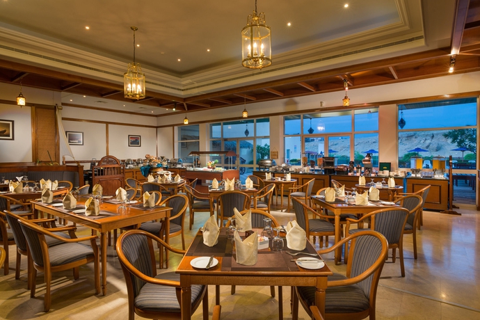 Imagen del bar/restaurante del Hotel Best Western Sur. Foto 7