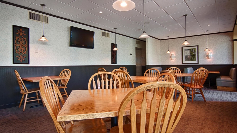 Imagen del bar/restaurante del Hotel Best Western Syracuse Airport Inn. Foto 5
