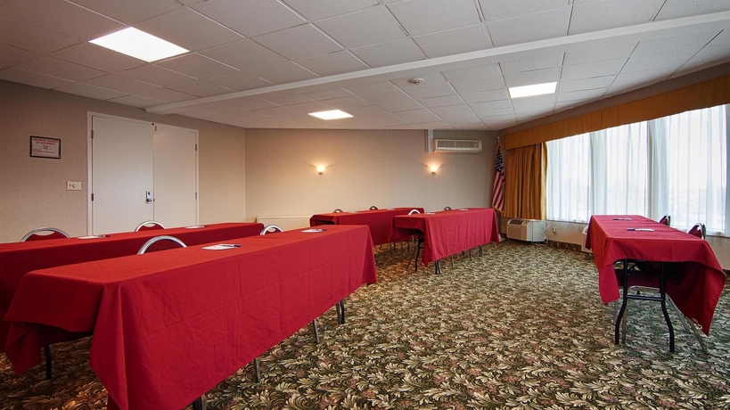 Imagen de los interiores del Hotel Best Western Syracuse Airport Inn. Foto 11