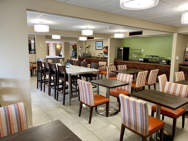 Imagen del bar/restaurante del Hotel Best Western Tempe By The Mall. Foto 4