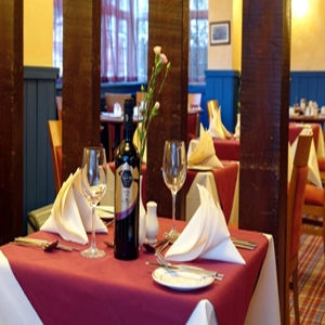 Imagen del bar/restaurante del Hotel Best Western The Bell. Foto 5