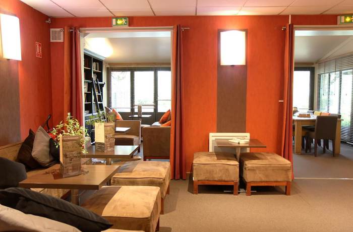 Imagen del bar/restaurante del Hotel Best Western The Hotel Versailles. Foto 2