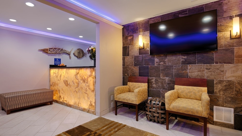 Imagen de los interiores del Hotel Best Western The Inn & Suites Pacific Grove. Foto 19