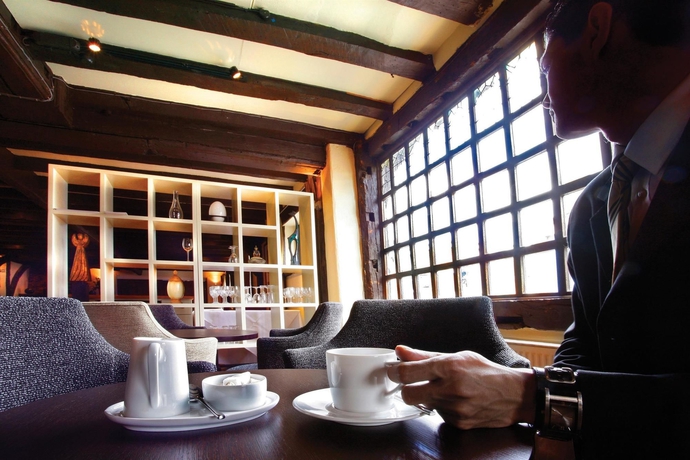 Imagen del bar/restaurante del Hotel Best Western The Rose and Crown. Foto 3