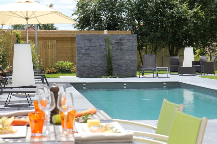 Imagen de la piscina del Hotel Best Western The Wish Versailles. Foto 15