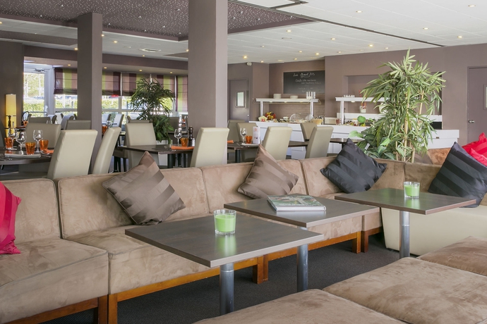 Imagen de los interiores del Hotel Best Western The Wish Versailles. Foto 12