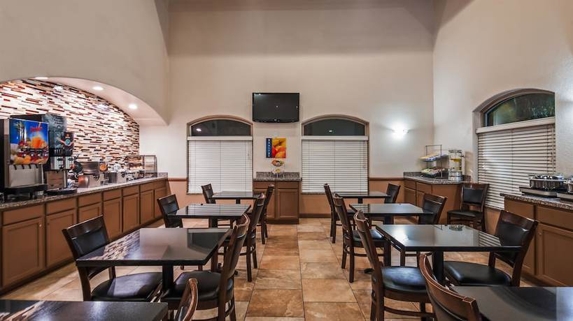 Imagen del bar/restaurante del Hotel Best Western Tolleson. Foto 5