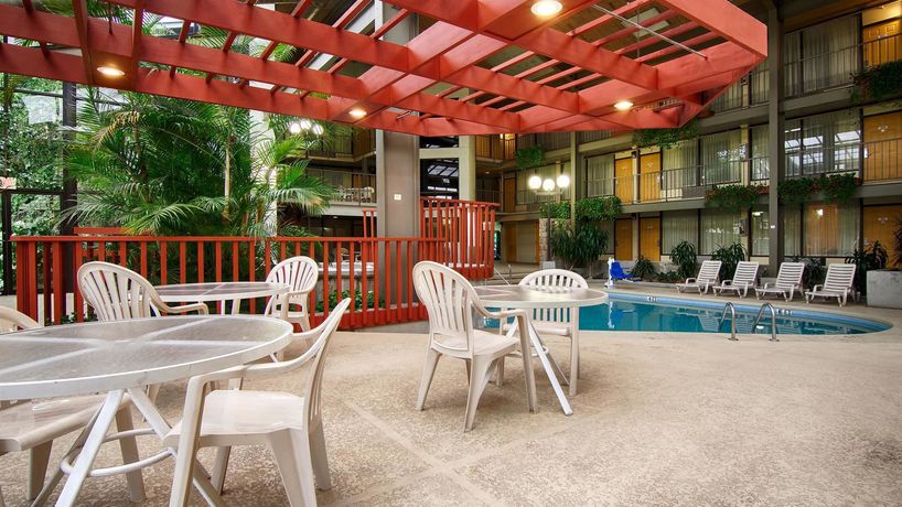Imagen de la piscina del Hotel Best Western Toni Inn. Foto 12