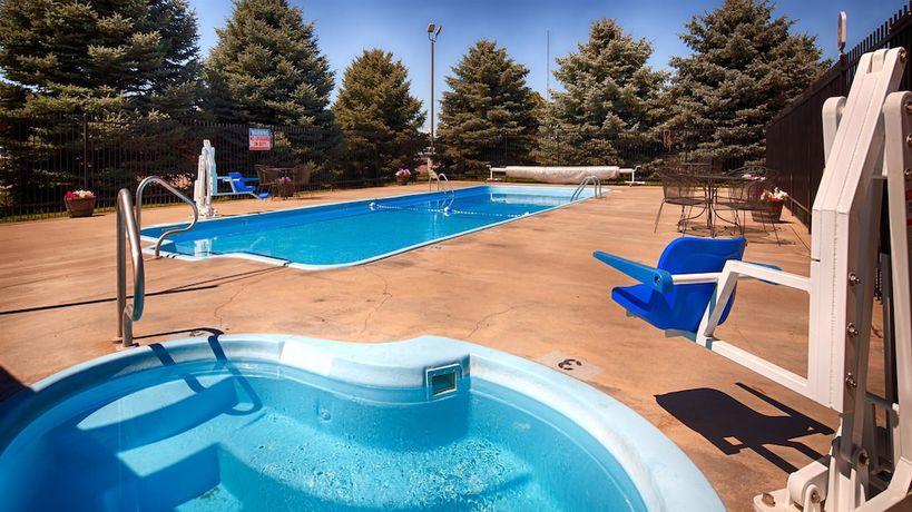 Imagen de la piscina del Hotel Best Western Torchlite. Foto 20