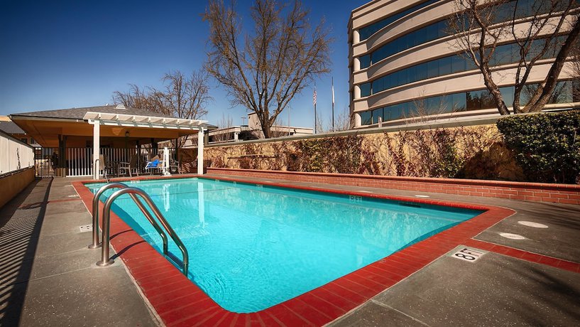 Imagen de la piscina del Hotel Best Western Town House Lodge. Foto 20