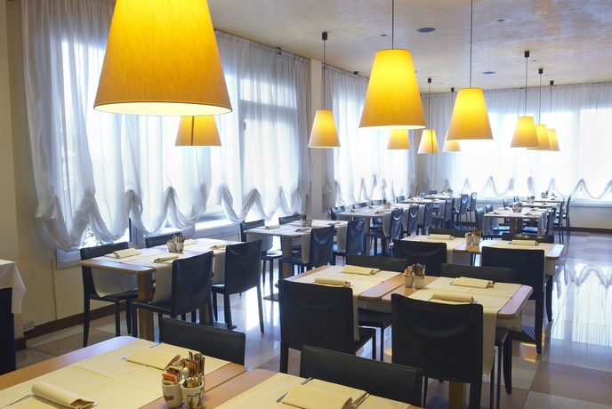 Imagen del bar/restaurante del Hotel Best Western Tre Torri. Foto 3