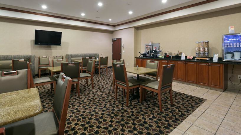 Imagen del bar/restaurante del Hotel Best Western University Inn And Suites. Foto 4