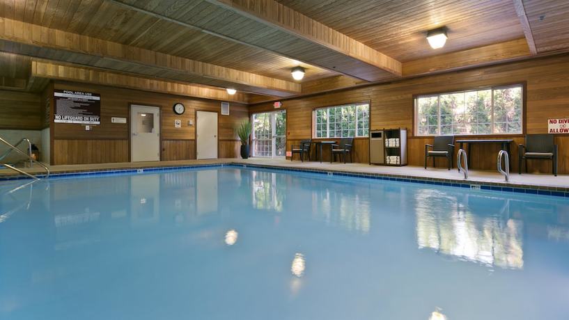 Imagen de la piscina del Hotel Best Western University Inn And Suites. Foto 20