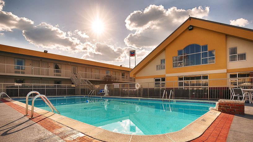 Imagen de la piscina del Hotel Best Western University Inn, Tuscaloosa. Foto 20