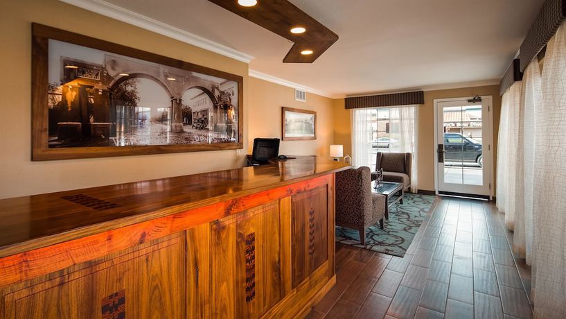 Imagen de los interiores del Hotel Best Western University Lodge. Foto 18