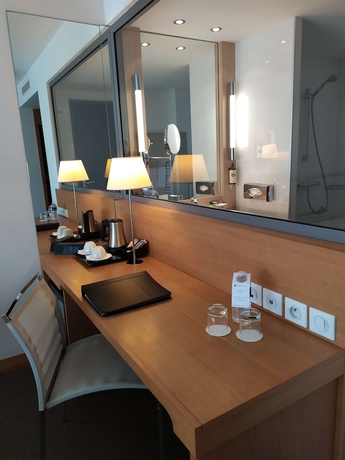 Imagen de la habitación del Hotel Best Western Vieux Port. Foto 9