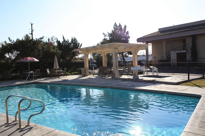 Imagen de la piscina del Hotel Best Western Village Inn. Foto 15