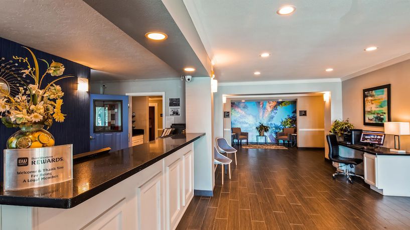 Imagen de los interiores del Hotel Best Western Visalia. Foto 18