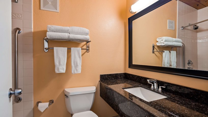 Imagen de la habitación del Hotel Best Western Vista Manor Lodge. Foto 12