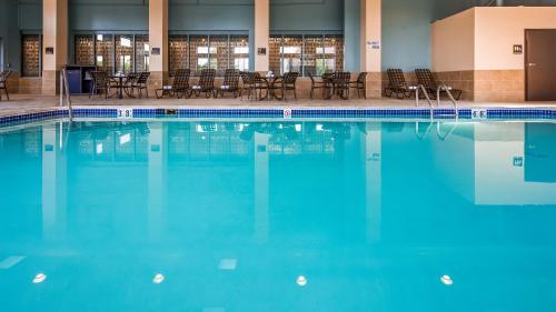 Imagen de la piscina del Hotel Best Western Warren. Foto 10